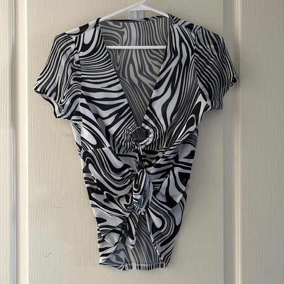 Patterned Top - Picture 4 of 4